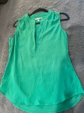 Banana Republic Sleeveless 100% Silk Green Summer Snap Top/Shirt Size 6 Small